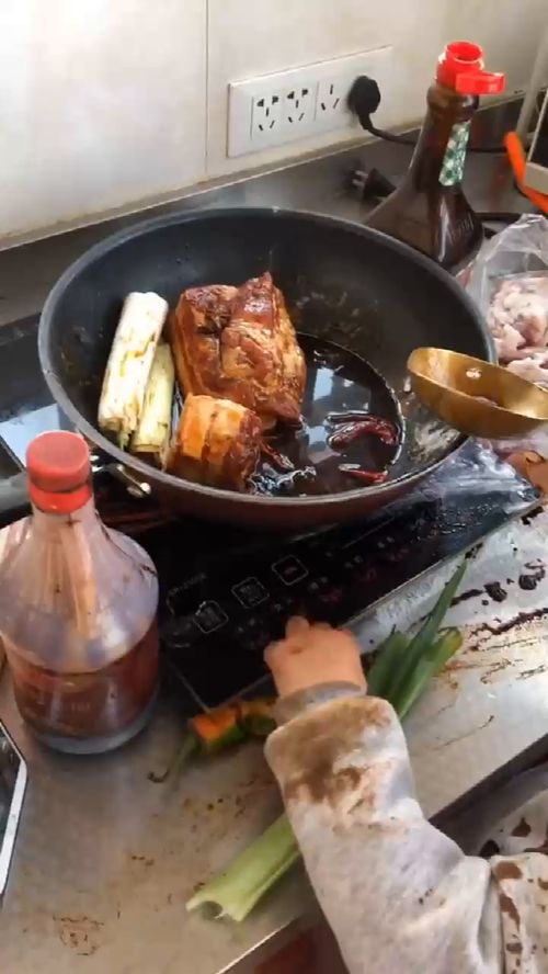 做饭拍视频也能赚钱？如何做到厨房里的双丰收？
