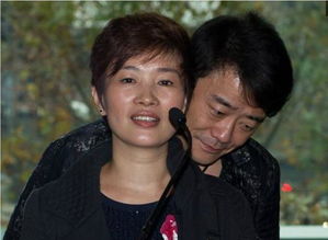 温州胡洁二嫁周立波，前夫贪心做司机，她为何还慷慨送保时捷？
