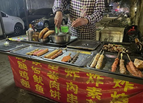 女生摆摊副业选烤肠合适吗？轻松赚钱的秘密是什么？