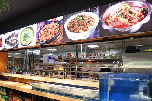 什么是学校自助探店平台，它如何帮助学生发现美食好去处？