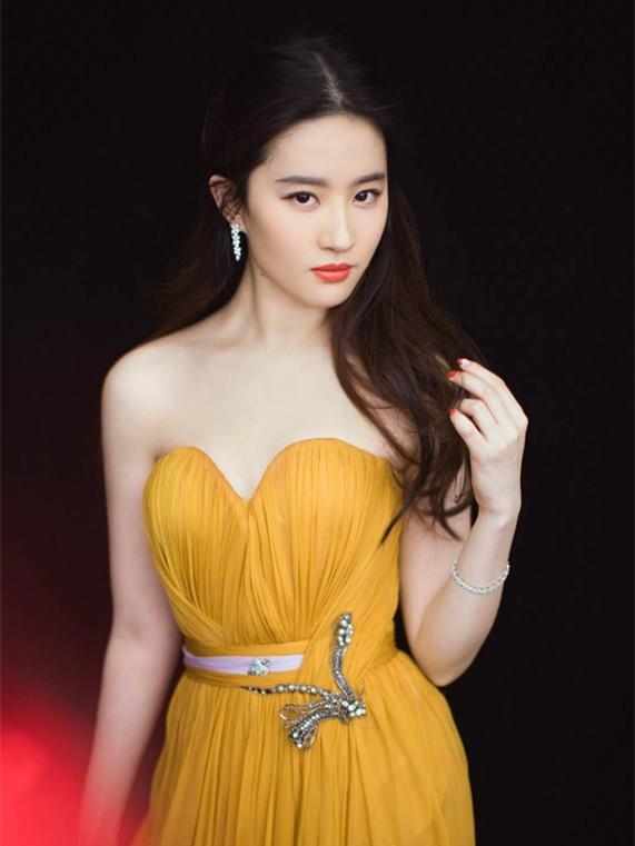 刘亦菲除了演艺事业外，还涉足哪些领域？