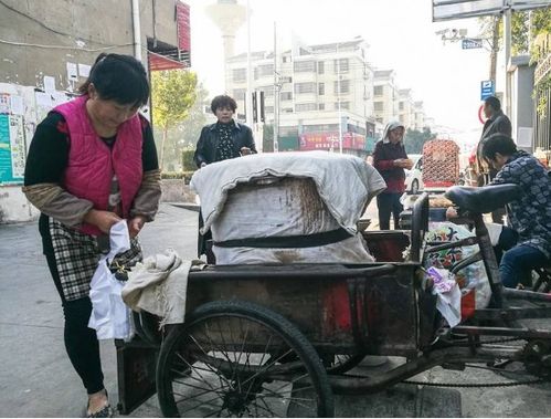 农村夫妇靠玩吃鸡游戏月入过万，这是真的吗？