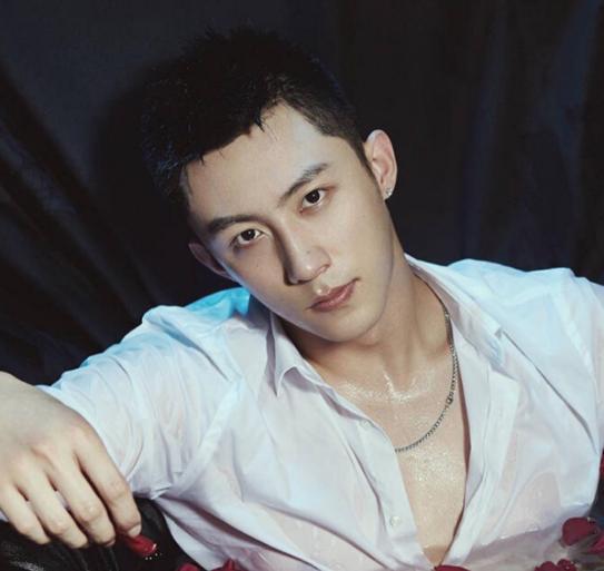 黄景瑜除了演艺事业，还有哪些副业在悄悄发展？