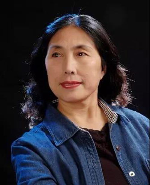 农村女子靠捡拾废品谋生，她的故事能否打动你？