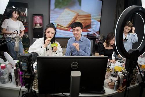 女律师为何跨界直播？副业背后隐藏着怎样的故事？