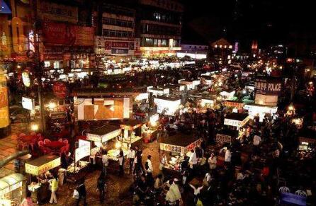 哪些自助卖货平台在夜市中表现卓越？探索热门夜市的自助购物选择