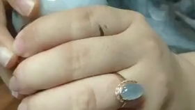 你知道那些兼职卖首饰的人通常被称为什么吗？