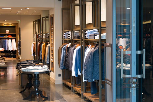 哪家自助网站能分享最新潮的衣服店铺信息？