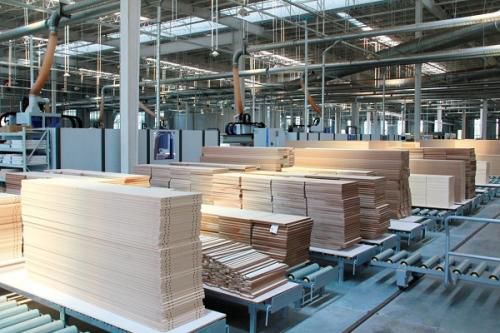 哪家生产商的自助中空旋转平台更具优势，你知道吗？