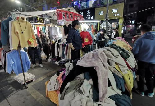 中国人摆摊真的能赚钱吗？实地探访揭秘摊主收入真相