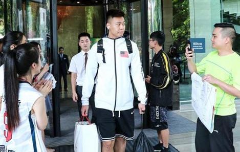 如何将模特工作成功转型为副业？