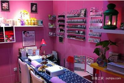 女生开美甲店副业，真的能月入过万吗？