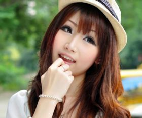 这位美女究竟在从事什么吸引人的副业呢？