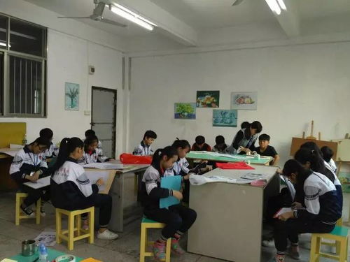 普宁国之栋学校收费标准及联系电话是多少？