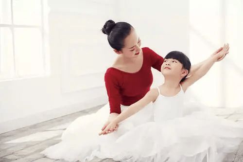 舞蹈老师白天究竟从事什么副业？