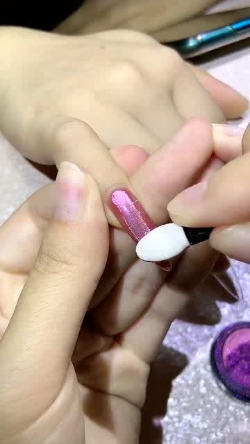 成都美甲师月收入是多少？揭秘成都美甲师薪资水平
