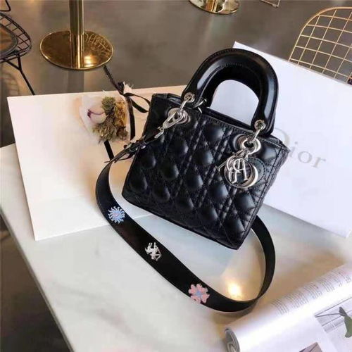 Dior通过卖包能获得多少盈利？时尚品牌的钱包秘密