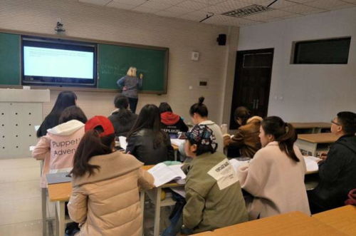 剪辑师与开挖机操作员，谁的职业收入更胜一筹？