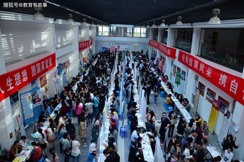 长沙大学生为何热衷夜场兼职？背后原因令人深思
