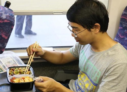 78岁老人为何在家做饭也能挣钱？背后的故事令人感动