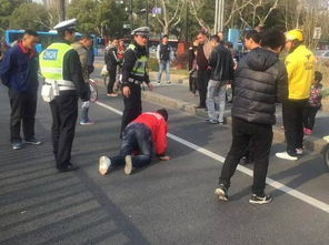 广西小伙兼职送外卖为何遭打？真相令人震惊！