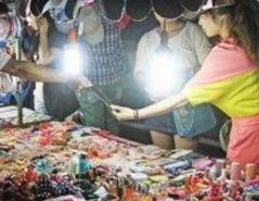 大学女生摆摊卖米线，能实现财务自由吗？