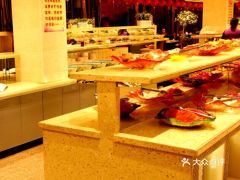 想要品尝朔城区美食？自助餐团购平台哪个更划算？