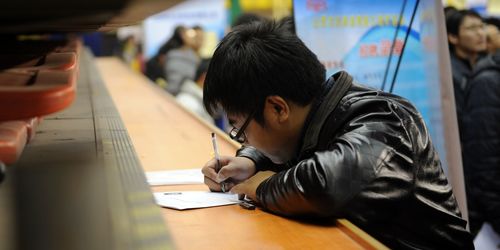 学生如何在不影响学业的情况下赚取外快？