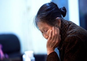 儿媳竟要求婆婆捡垃圾谋生，真相究竟如何？