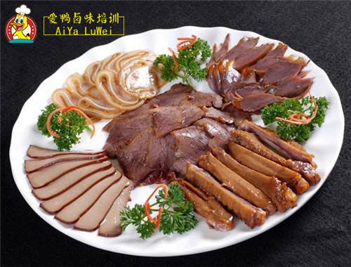 卤菜生意真的能带来丰厚利润吗？新手入行必看！