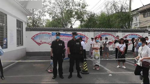 工友们携手赚钱的场景，背后隐藏着怎样的故事？