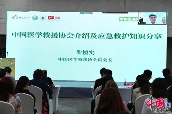 学生能否通过摆摊卖耳饰开启副业之路？