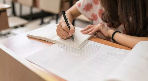 女生没有学历也能轻松赚钱吗？真相令人深思