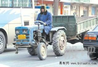 开拖拉机运送物资，真的能赚钱吗？效益如何？