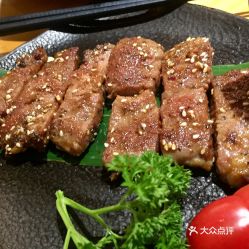 在当前市场环境下，开餐馆选择哪种菜品更容易盈利？