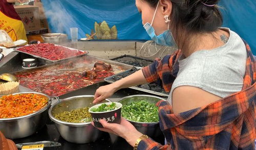 兼职下班摆摊卖臭豆腐，这样的选择可行吗？