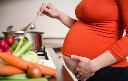 二胎孕妇为何还要加班赚钱？背后的原因令人深思