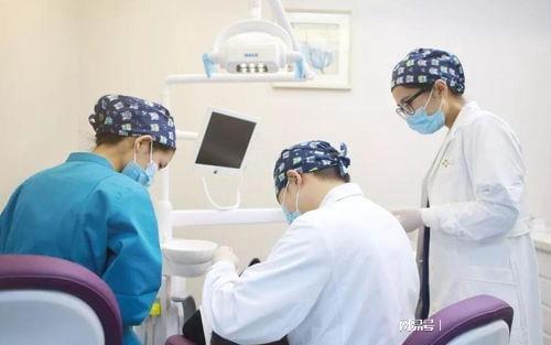 女生学口腔医学专业，未来发展前景和收入如何？