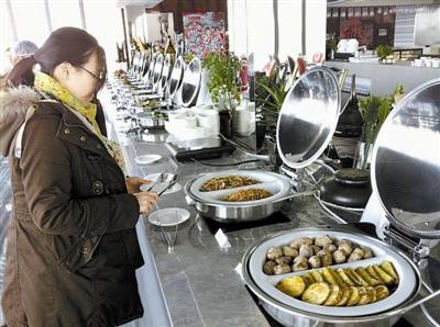 梓潼地区的自助餐订购网站电话是多少？如何联系他们进行预订？
