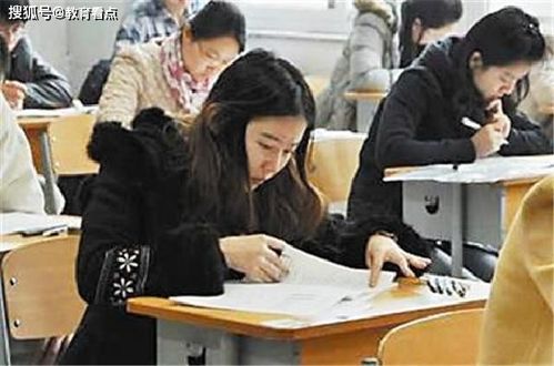 女生从事公务员工作，兼职钢材生意能赚钱吗？