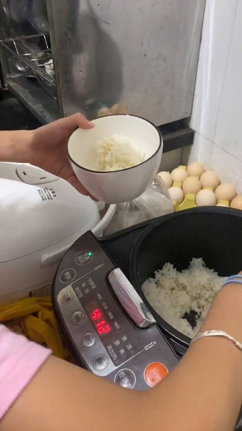 加班后回家吃晚餐，这样的生活真的能多赚钱吗？